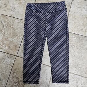 Inner Spirit Diagonal Knit Stitch Capri Leggings Hidden Key Pocket Size S